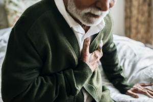 Mumbai: Senior citizen suffers heart attack on train, rescued by GRP