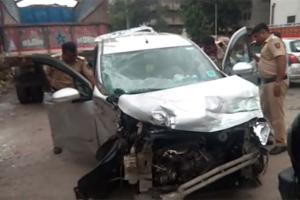 Mumbai: Five people injured in a car accident in Sewri