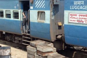 Mumbai: Explosives found from Shalimar express train with note