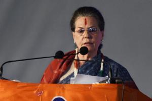 Sonia Gandhi, Priyanka reach Raebareli, to hold review meeting