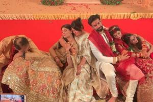 Here's how Sushmita cracked a perfect sleeping pose at Rajeev's wedding