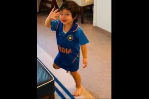 Taimur cheers for India in a cricket jersey and we can't stop smiling!