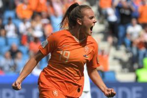 Women's World Cup: Roord heads late Dutch winner to beat brave Kiwis