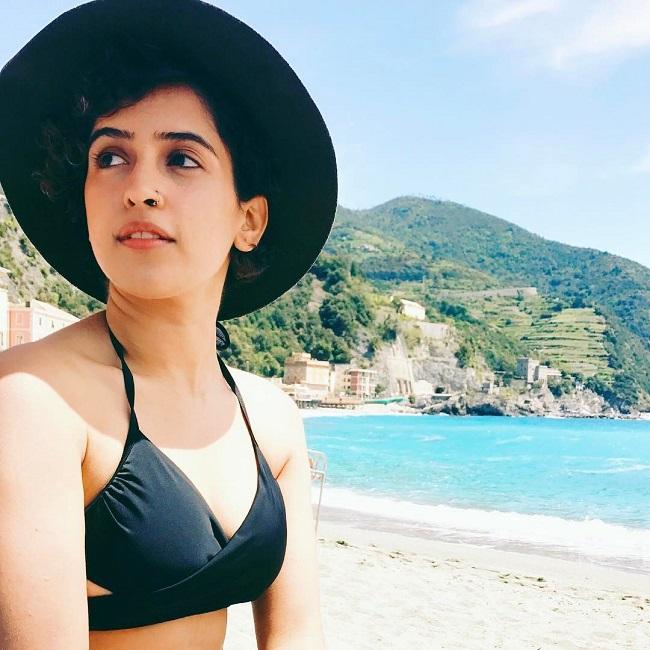 To continue with her passion, Sanya Malhotra joined a ballet company as an instructor and to explore dance further, she later joined a school as a dance teacher. 