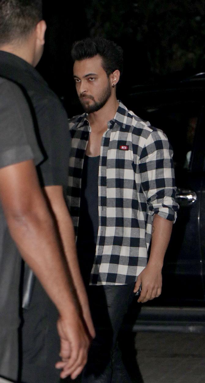 Aayush Sharma was also clicked at Seema Khan's birthday bash. The actor looked in a rather unpleasant mood seeing the paparazzi.