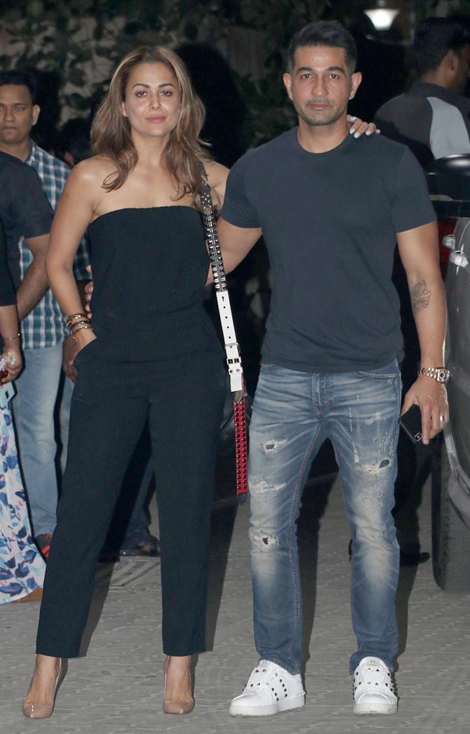 Though Amrita Arora's sister Malaika Arora parted ways with Arbaaz Khan, she has still maintained her relationship with the Khan family. Amrita was clicked with her husband Shakeel Ladak at Seema Khan's birthday bash.