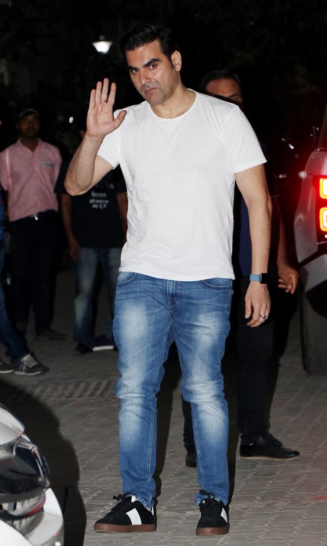 Arbaaz Khan, Seema Khan's brother-in-law, opted for the safest but the classiest style statement - white tee and blue jeans for the birthday bash, held at Sohail Khan's residence in Bandra.