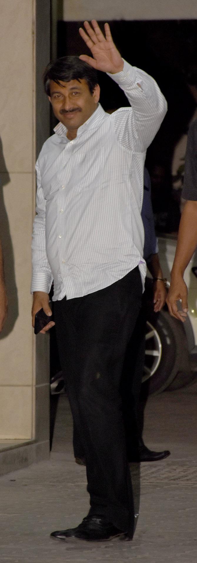 Bhojpuri actor Manoj Tiwari was spotted after a long time. The actor, who is quite close to Sohail Khan, attended Seema Khan's birthday bash.