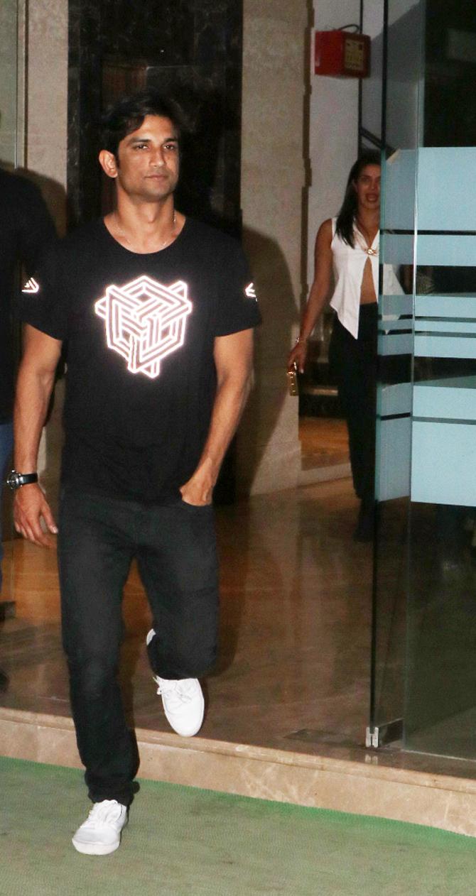 Sushant Singh Rajput kept it casual for the dinner outing. The actor, on the work front, will be seen in Drive alongside Jacqueline Fernandez, which has been directed by Tarun Mansukhani.