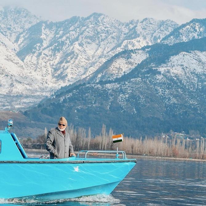 Prime Minister Narendra Modi went to Kashmir recently and not only did he go there for work but also took some time off to enjoy the scenic beauty of the state and interact with the locals. 