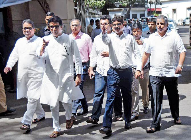 In picture: MNS chief Raj Thackeray with his entourage on his way to meet the then Chief Minister of Maharashtra Devendra Fadnavis.