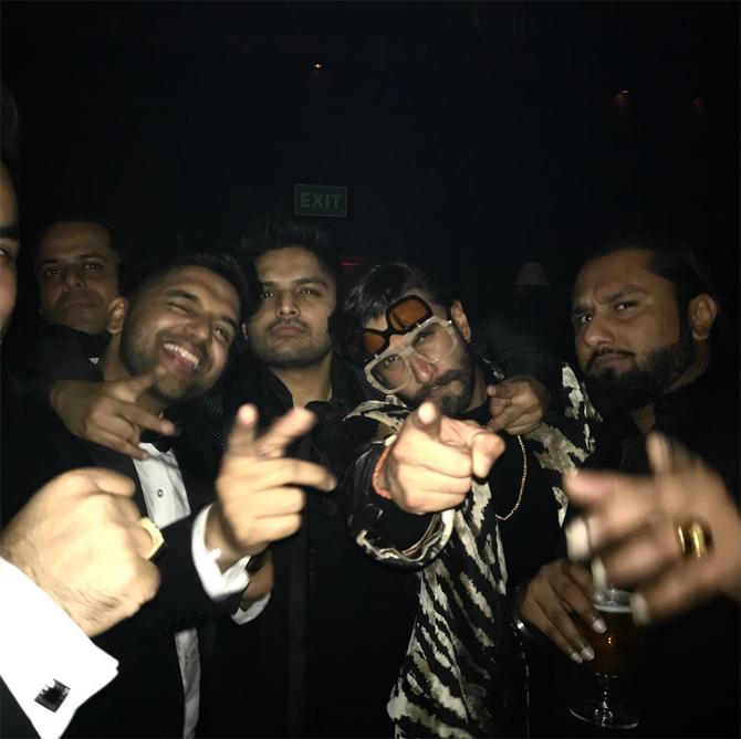 Yo Yo Honey Singh was also invited for Deepika Padukone and Ranveer Singh's wedding reception (2018) held in Mumbai. Singh met his old buddy, Guru Randhawa, and shared several photos from the function on his Instagram account. The Punjabi 'mundas' ganged up for a selfie with the groom, Ranveer Singh in this picture.