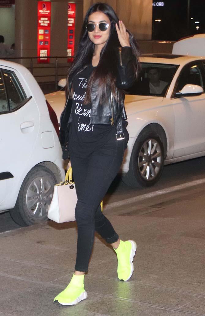 Sonal Chauhan looked gorgeous in an all-black look, paired with yellow shoes. 