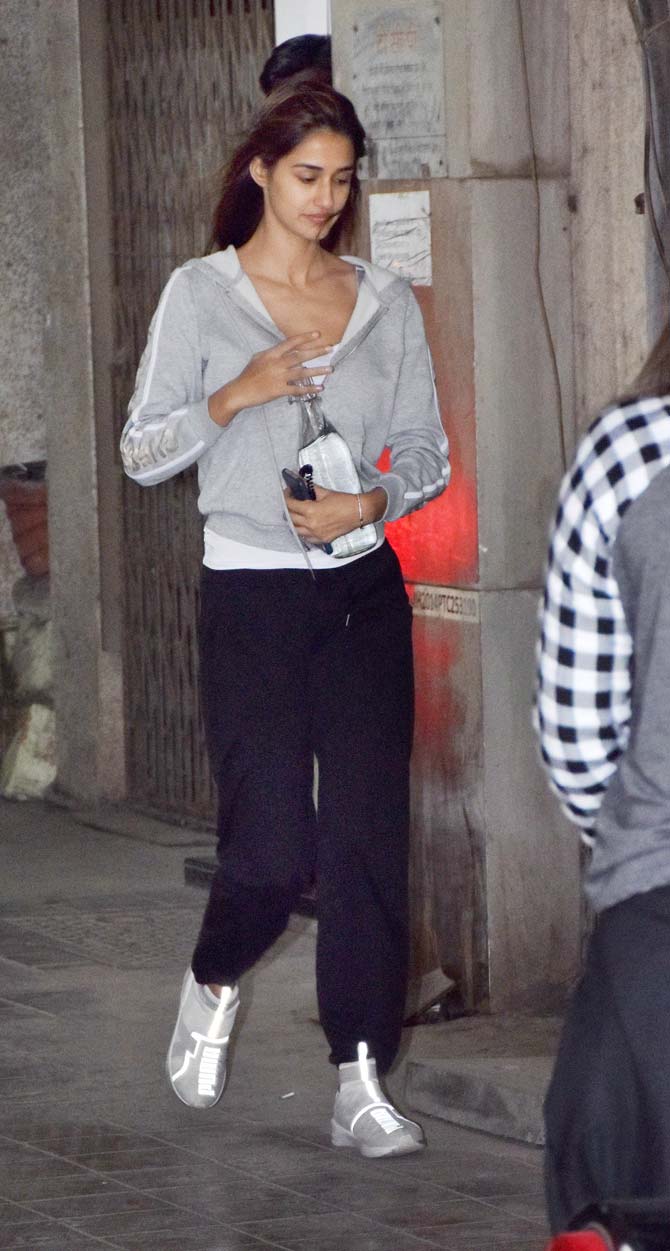 Disha Patani was seen leaving a dance studio in Bandra, Mumbai. The actress looked tired after a long day of practice. 