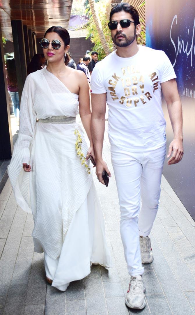 Debina Bonnerjee and Gurmeet Choudhary were spotted twinning at the mahurat event of Smile Please. 