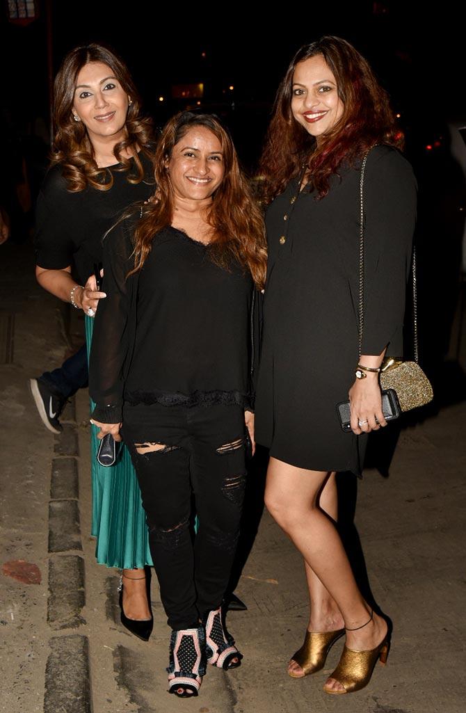 Roshni Shah, Rohini Iyer and Sarita Madhavan were spotted at the restaurant too in Juhu, Mumbai. The trio looked chic and coordinated in black outfits.
