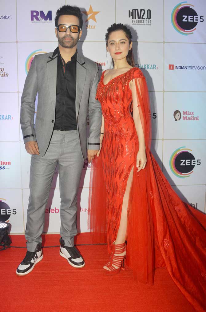 Aamir Ali and Sanjeeda Sheikh also attended the award night held at a plush hotel in Vile Parle, Mumbai. Sanjeeda wore a red thigh-high slit gown for the evening.