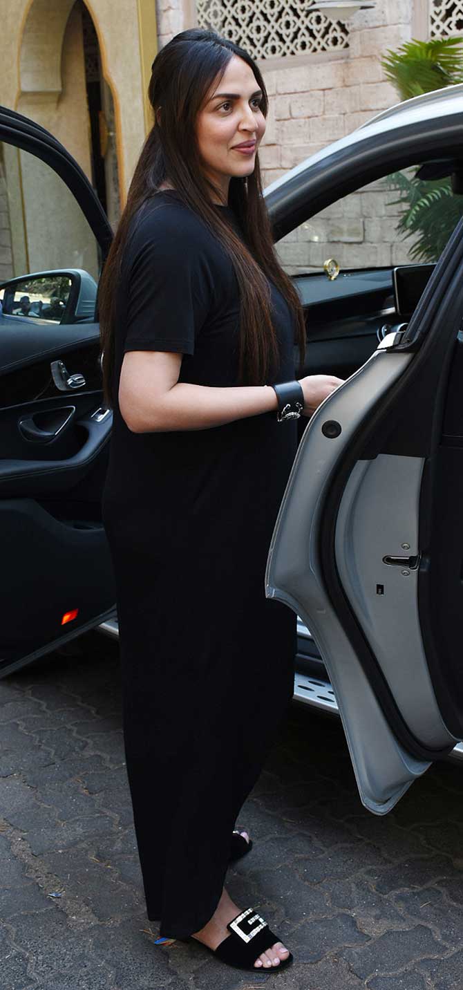 Esha Deol Takhtani made her comeback with the short film Cakewalk directed by Ram Kamal Mukherjee.