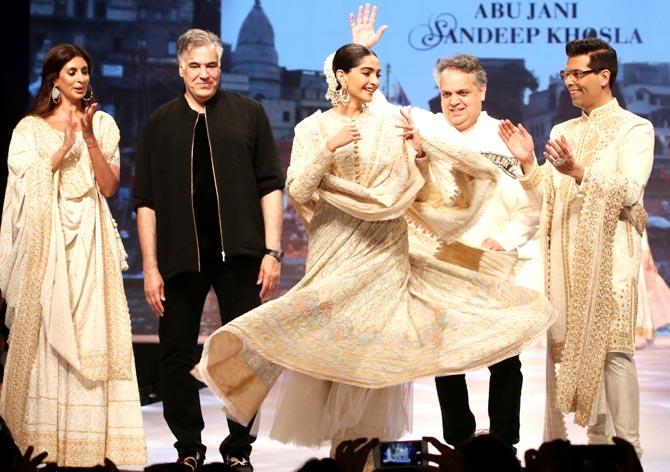 Shweta Bachchan Nanda, Sonam Kapoor, Karan Johar on the ramp at NSCI Dome, Worli