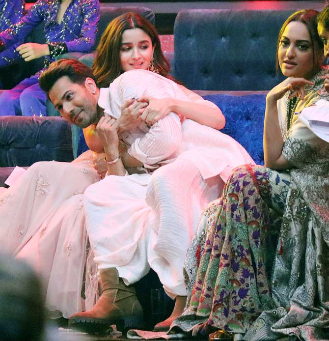 Kalank's teaser was unveiled a few days back and it is sure to leave you spellbound with its larger than life sets, powerful dialogues, intense looks of the actors and amazing background score.