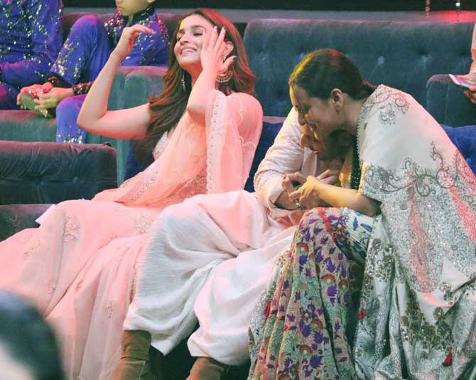 With a star-studded cast of Alia Bhatt, Varun Dhawan, Madhuri Dixit, Sonakshi Sinha, Aditya Roy Kapur, and Sanjay Dutt, this period drama set in the 1940s India, is definitely going to take you on an unforgettable journey.