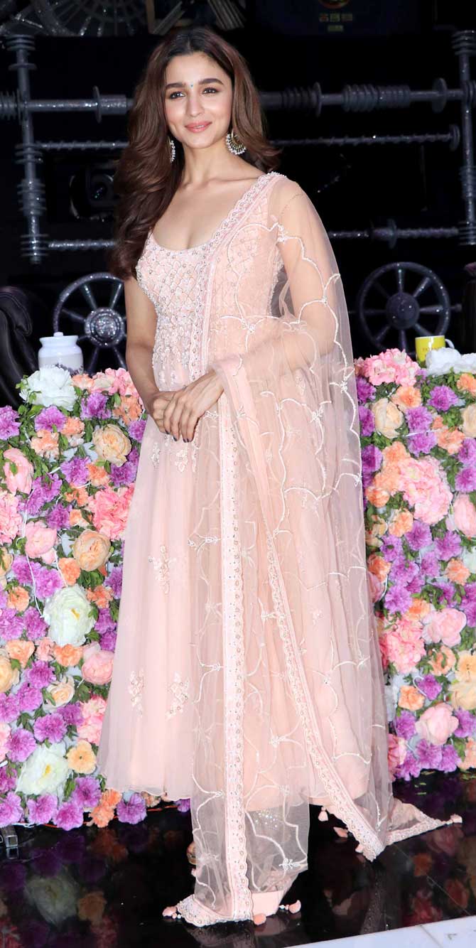 The show has not only garnered impressive ratings but also showcasing some talented contestants. The show is hugely popular amongst dance lovers as well as our Bollywood celebrities.
In picture: Alia Bhatt poted for a blush pink Indian attire for the promotional event. 