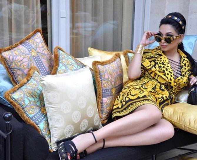 Sheetal Mafatlal styled a bright yellow printed dress with a matching hair band and sunglasses taking us back to the retro era. 