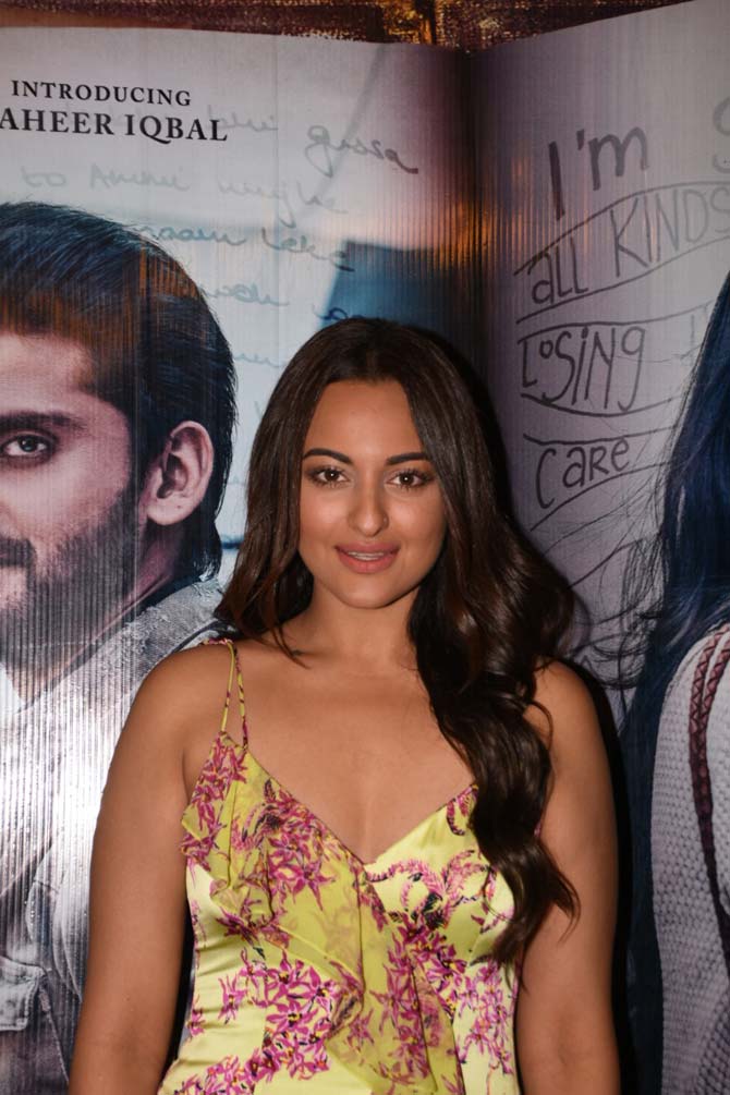 Sonakshi Sinha was spotted wearing a floral thigh-high slit gown for the special screening of Notebook. Her nude makeup is the clear winner of her casual look!
