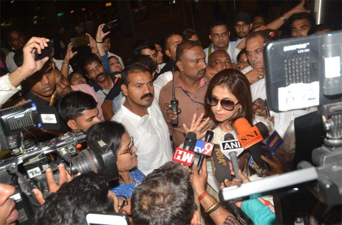 Urmila Matondkar was spotted in a classy white kurta and dupatta paired with a matching handbag and trendy sunglasses. She pulled off the Indian attire elegantly