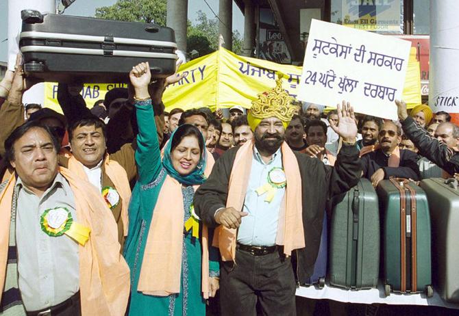 Jaspal Bhatti (C) launched the Suitcase Party in 2002. The launch was a satirical take alluding to the large amounts of cash, usually carried in suitcases, needed by politicians in order to obtain their ticket from Indian political parties prior to elections.