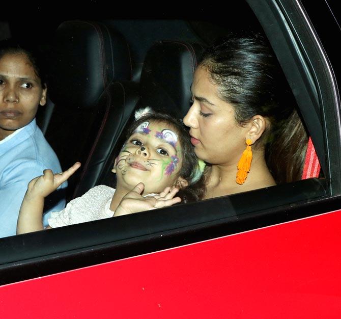 Mira Kapoor was spotted with daughter Misha Kapoor at a popular restaurant in Khar, Mumbai. The tiny tot was all elated with the face-paint act she was seen carrying when snapped by the paps. All pictures/Yogen Shah