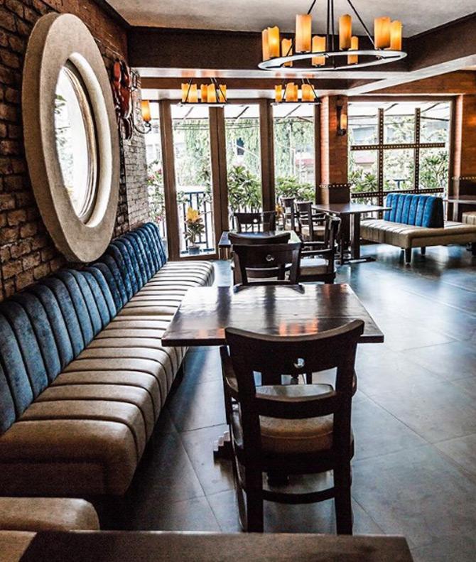 The Bandra restaurant is a trendy seafood restaurant situated on Linking road in the heart of Bandra. This restaurant is owned by Chinese-Canadian chef Kelvin Cheung.