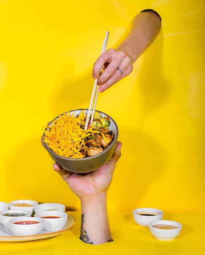 Ask any paparazzi in the city to pick a celebrity hotspot, and the two-year-old popular Bandra eatery will be one of the first names on their list. Sea food, cheesecake, cocktails, jumbo Prawns, tempura, Lobster Roll are few of the hot favourites among the dishes served here. 