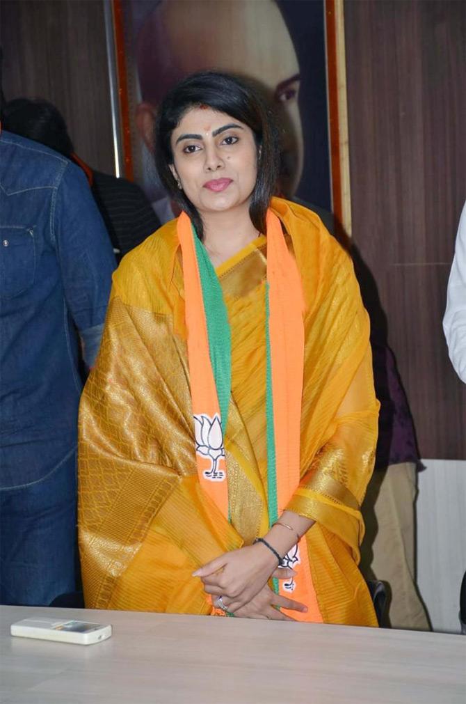 Ravindra Jadeja's wife Rivaba joins BJP party in Gujarat