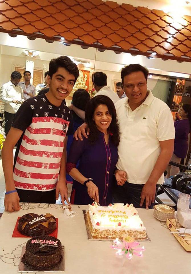 Ashish Shelar, who is a qualified legal practitioner married Pratima Dalvi, who is also an advocate by profession. The couple has a son named Omkar.
In picture: Ashish Shelar celebrating birthday of his wife Pratima with his son Omkar.