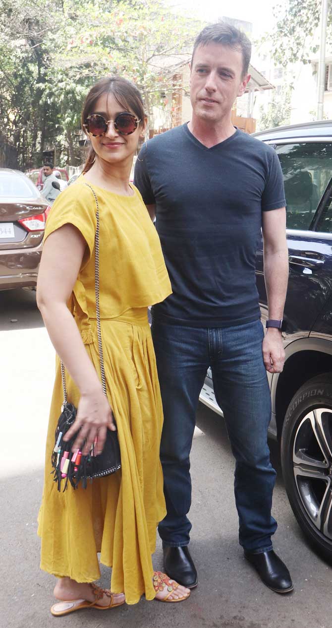 On the professional front, Ileana D'Cruz will be next seen in Anees Bazmee's Pagalpanti, along with Anil Kapoor, John Abraham, Pulkit Samrat, and others. 