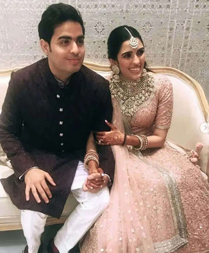 Akash ambani wife wedding dress hot sale