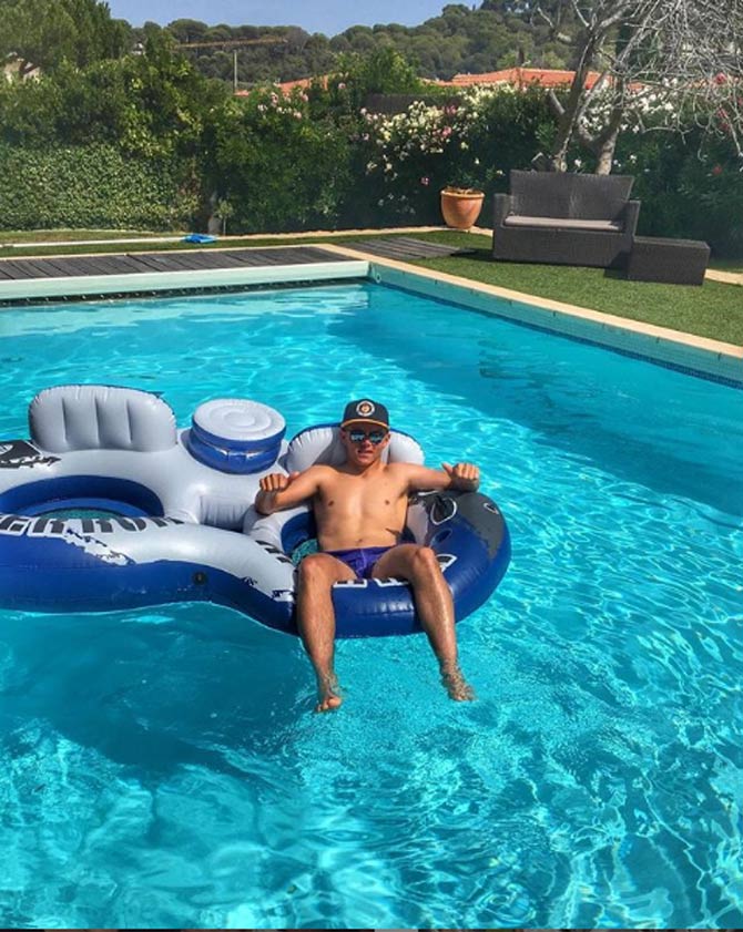 Sam Curran is an ultimate chiller as can be seen in this picture where he is relaxing in the swimming pool at his home.