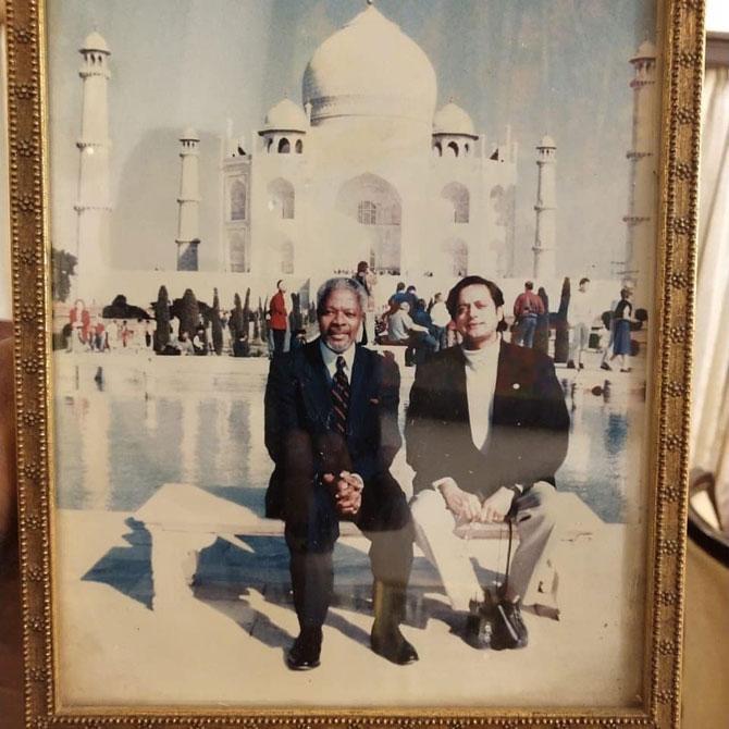 In 1978, Tharoor kick-started his career by joining the Office of the United Nations High Commissioner for Refugees (UNHCR), which is located in Geneva, by becoming a staff member. He worked in different capacities in UNHRC till 2007. He had worked as deputy chief of the UNHCR Secretariat, special assistant for the United States and UN for peacekeeping, executive assistant to the secretary-general, under-secretary-general for communications and public information.
In Picture: Shashi Tharoor with former UN General Secretary Kofi Anan in 1995.