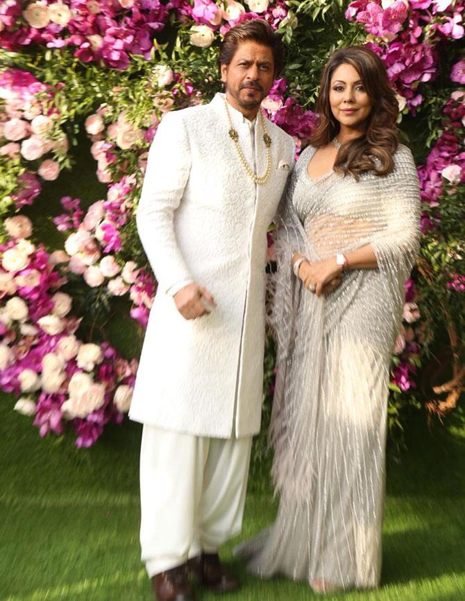 Bollywood star Shah Rukh Khan and wife Gauri Khan also attended the wedding of Akash Ambani and Shloka Mehta. SRK looked stunning in a white kurta, while his wife Gauri wore a jaw-dropping mesh grey saree, with silver embellishment