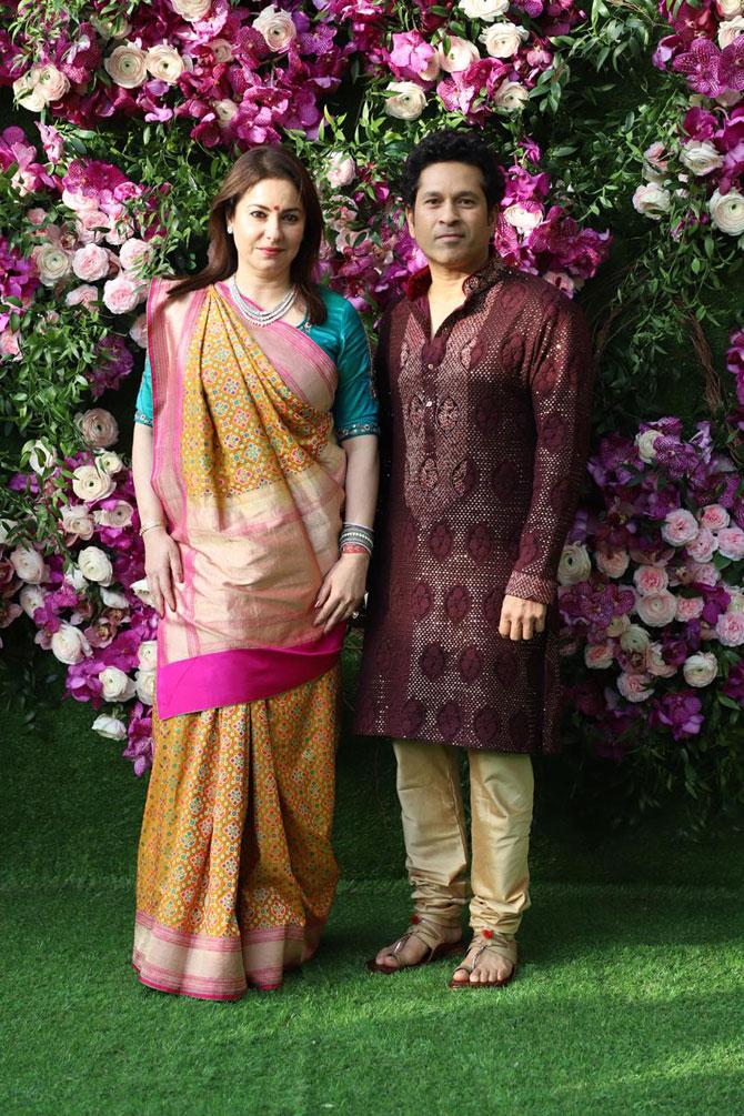 Cricket legend Sachin Tendulkar arrived with his wife Anjali Tendulkar at the grand wedding of industrialist Mukesh Ambani's son Akash Ambani with Shloka Mehta. Sachin Tendulkar wore a wine coloured kurta while Anjali wore a Gujarati style sari