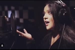 Video: Amruta Fadnavis' rendition of 'Tum Ho Paas' will melt your heart