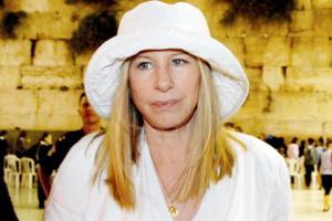 Barbra Streisand 'sorry' for comments against Michael Jackson accusers