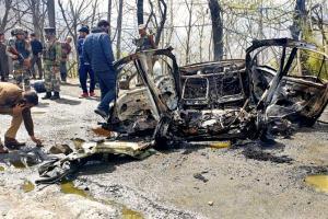 Blast damages CRPF vehicle on Srinagar highway