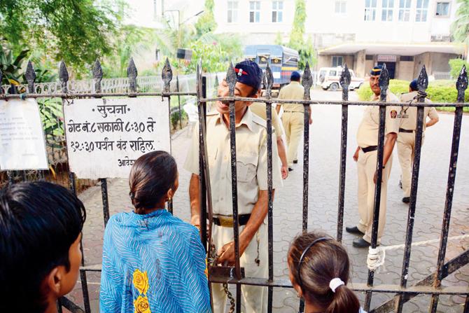 Ever since some gates have been shut, the police surgeon and all ambulances carrying dead bodies have to take the main gate 8 or 9, which is time consuming