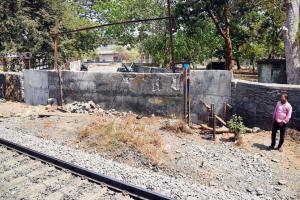 Central Railway begins sealing illegal entry points which criminals use