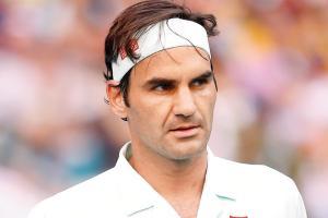 Miami Open: Roger Federer, Simona Halep advance in style