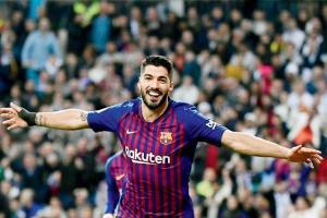 Copa del Rey: Suarez helps Barcelona rout Real Madrid to enter final