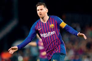 Messi's incredible hat-trick gets standing ovation from opposition fans