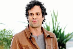 When no one told Mark Ruffalo, it was costume party